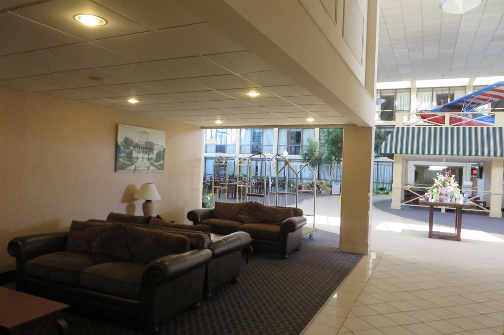 Days By Wyndham Airport Hotel